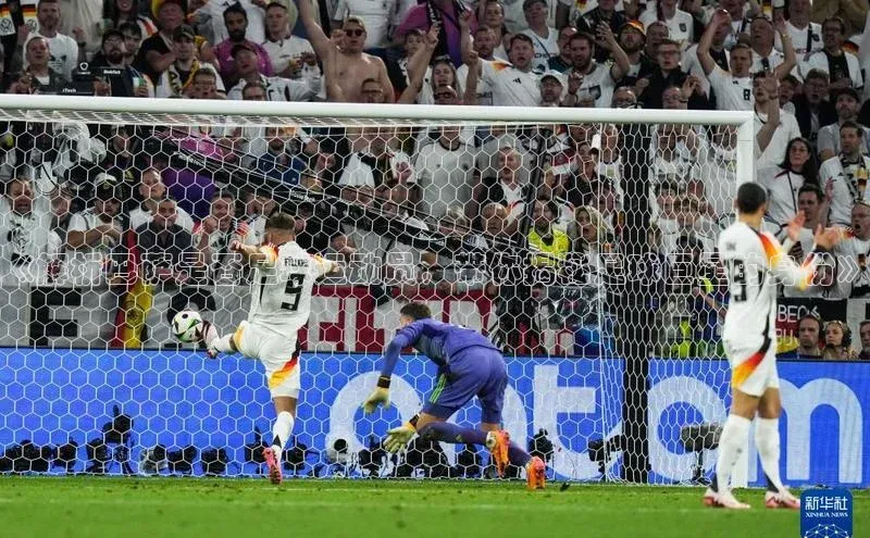 星欧娱乐彩票APP网易《解析巴萨是否足球运动员，带你揭秘足球巨星的身份》